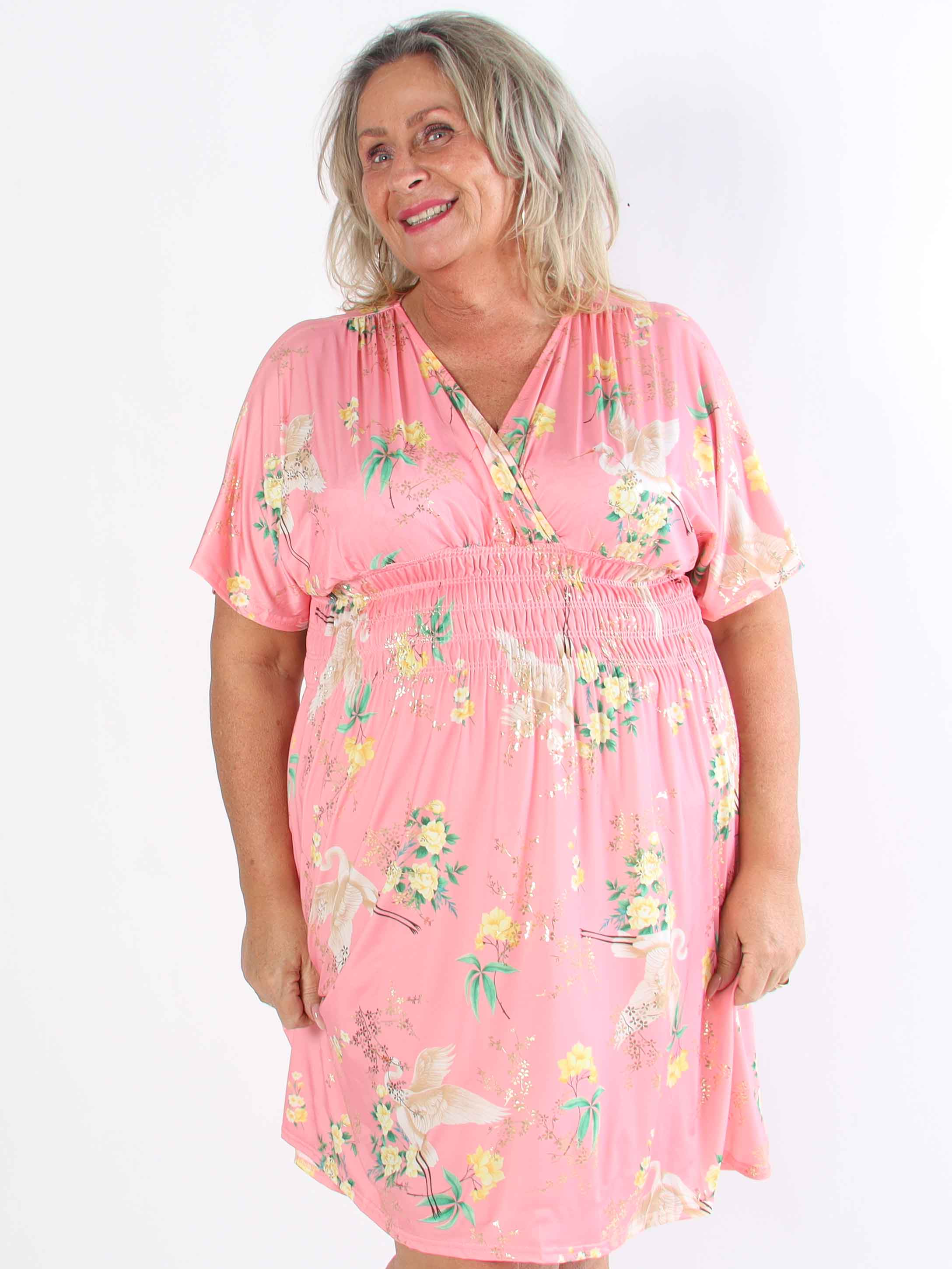 Pams Fly Short - Elastisk plus size kjole med blomster- og fugleprint